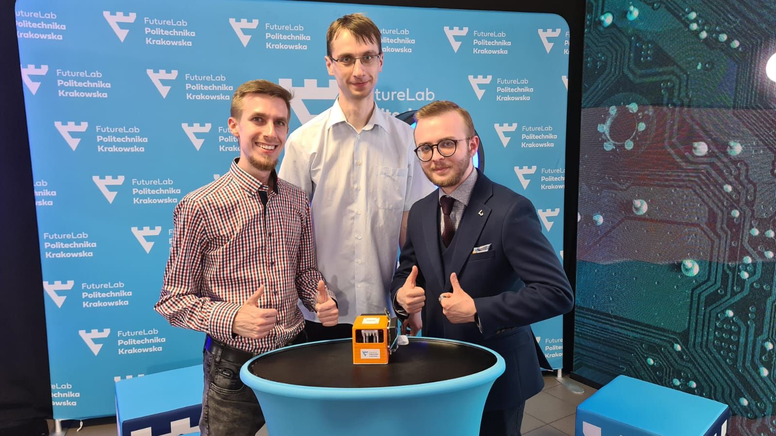 Od ręki przetłumaczą każdą książkę na alfabet Braille’a – studenci WIEiK autorami rewolucyjnego wyświetlacza