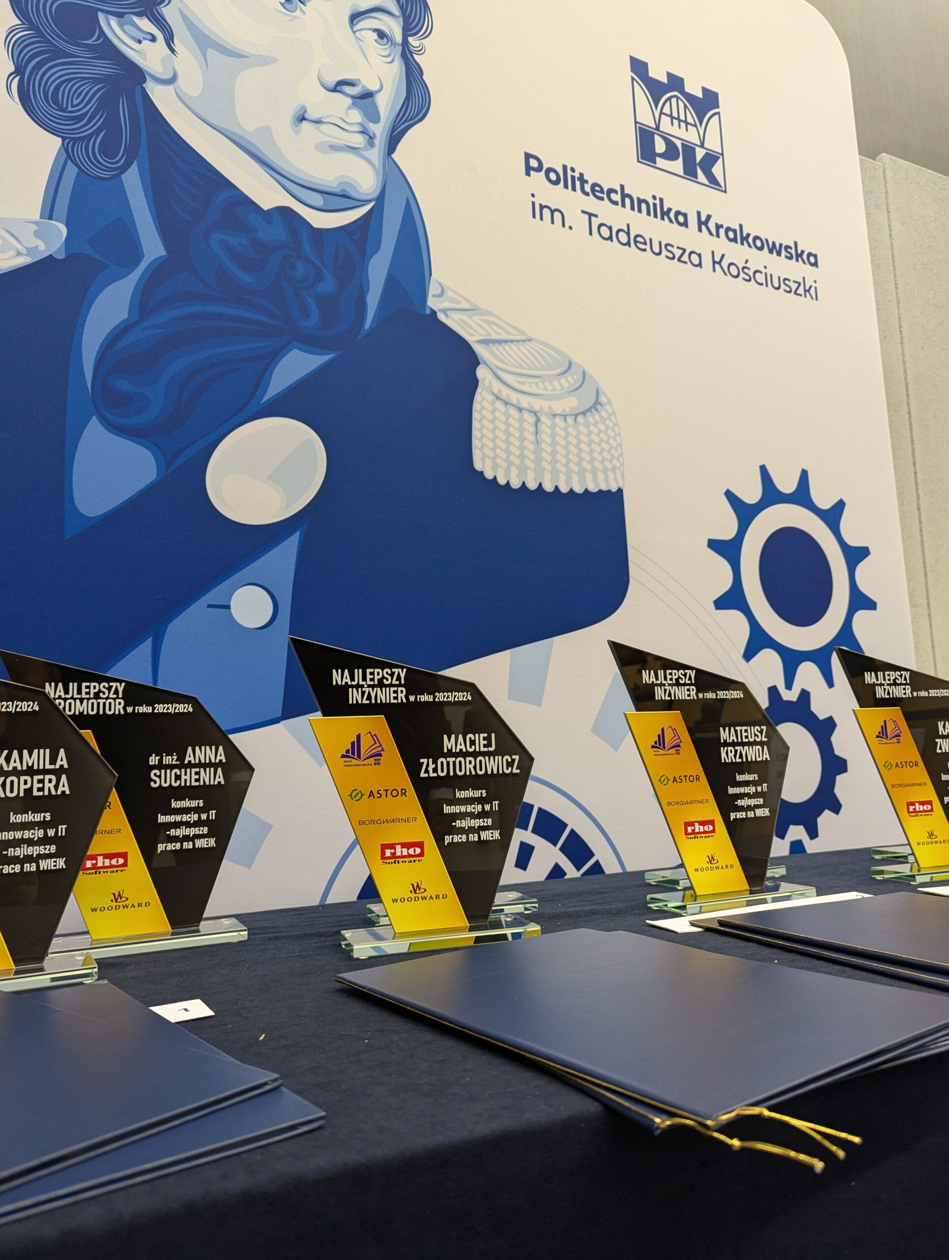Wręczenie nagród przez Radę Przedsiębiorców w konkursie „Innowacje w IT: odkrywamy najlepsze prace inżynierskie na WIEiK”